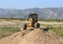 Belediye ekiplerimiz Ilıca Mahallesinde kırsal alanda yol açma ve toprak serme ç…