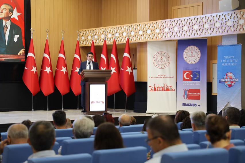 Erasmus+ projelerinin başarılarını vurgulamak ve katılımcılarla ilham verici örn