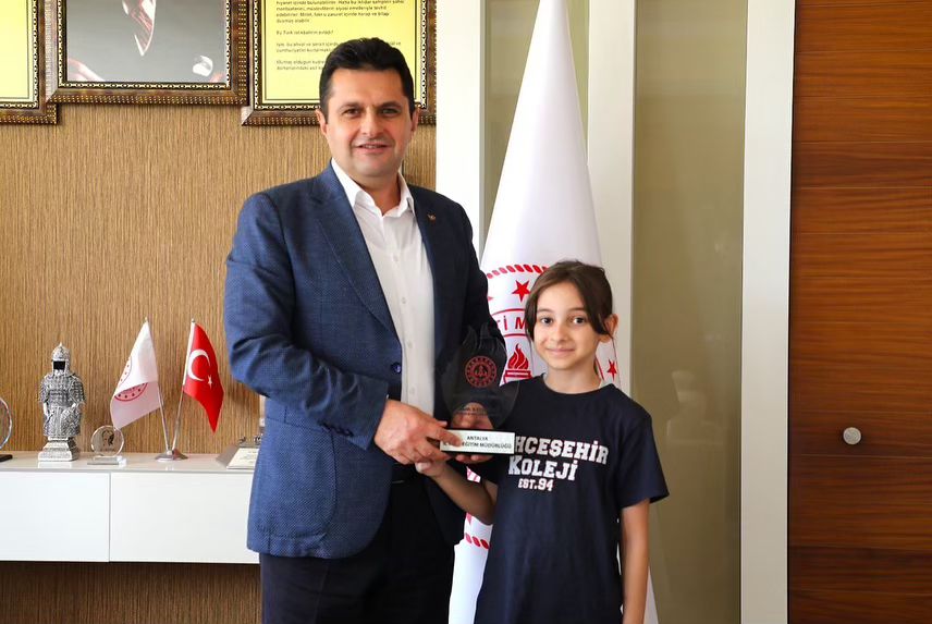 İtalya’da düzenlenen Uluslararası Hippo İngilizce Dil Olimpiyat Yarışması’nda Dü