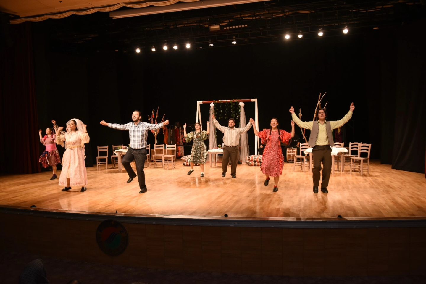 Kepez Kent Tiyatrosu perdelerini açtı.