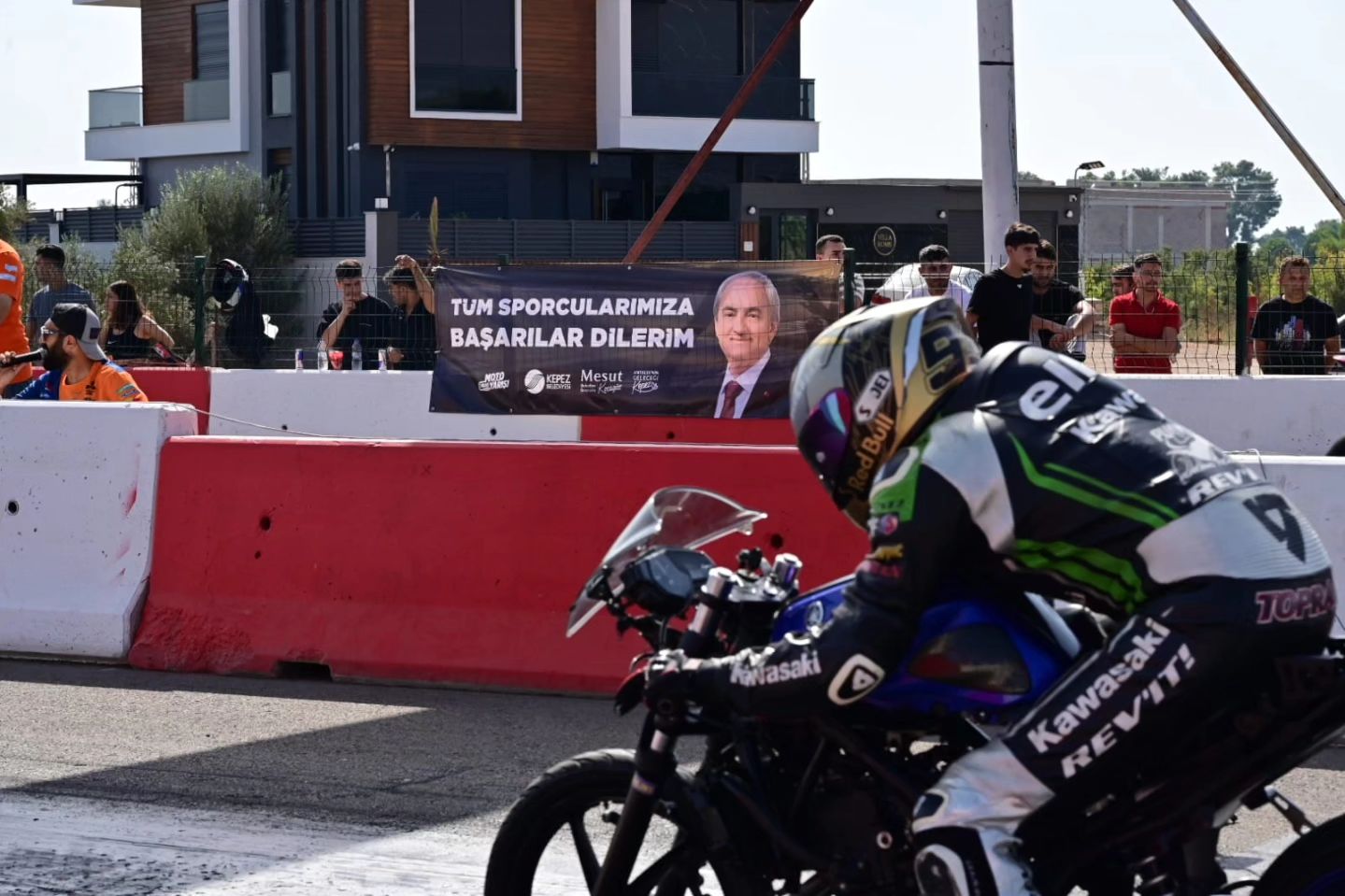 Türkiye Drag Şampiyonası 2. Ayak Yarışları Kepez Drag Pisti’nde gerçekleşti.