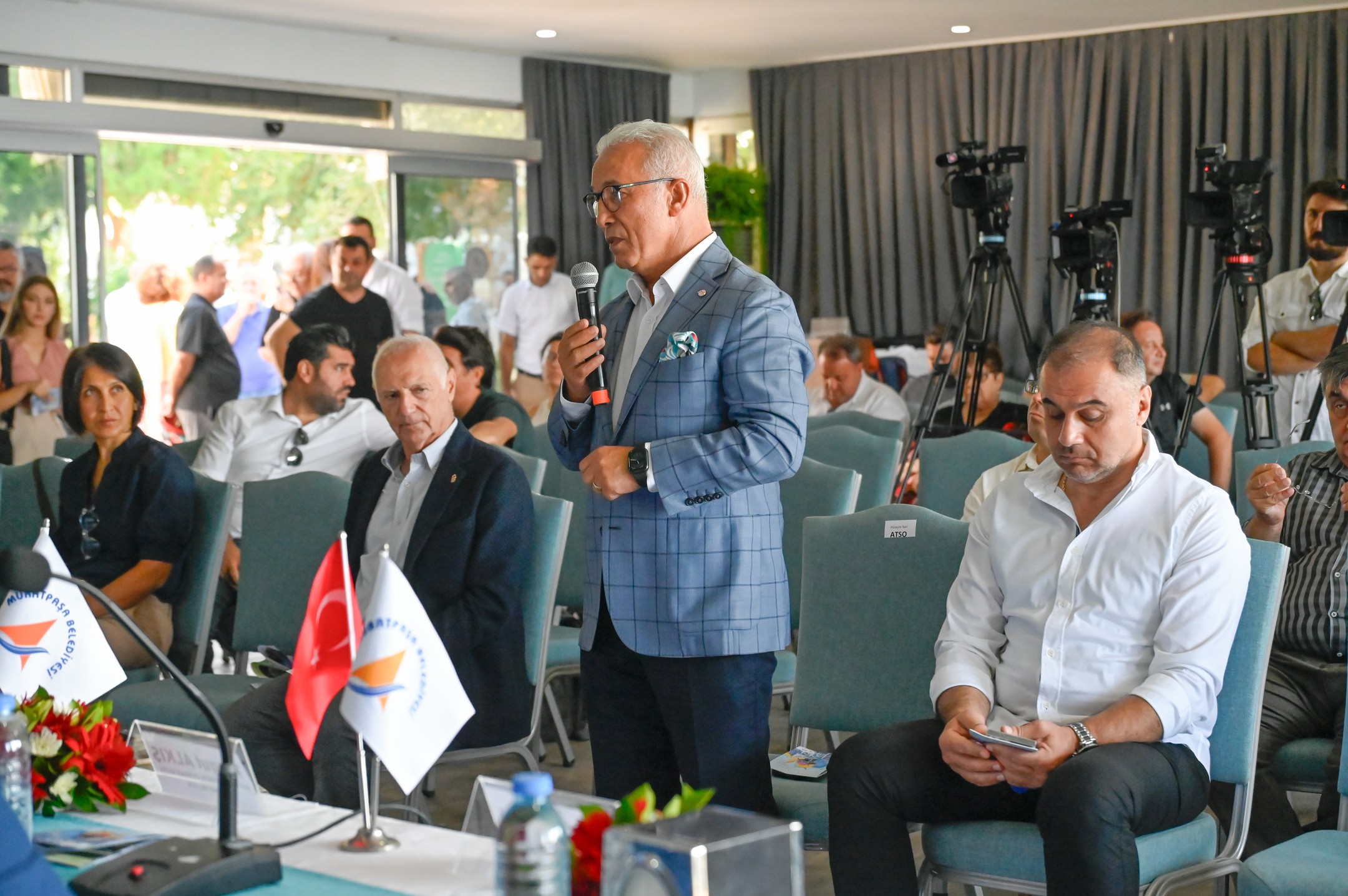 Yönetim Kurulu Üyemiz Hüseyin Sarı, Muratpaşa Belediye Başkanı Ümit Uysal ev sah