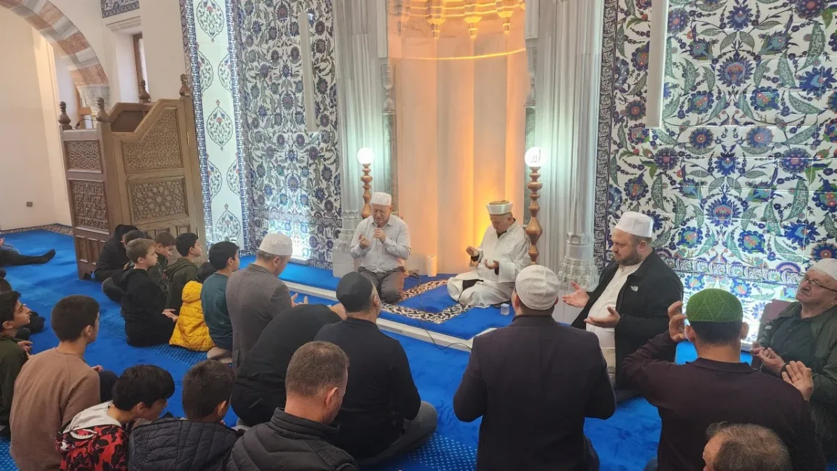 İl Müftüsü Aydın Yığman Konyalılar Camii’nde Sabah Namazı Buluşmasında Cemaatle Bir Araya Geldi - Detay Görsel 2