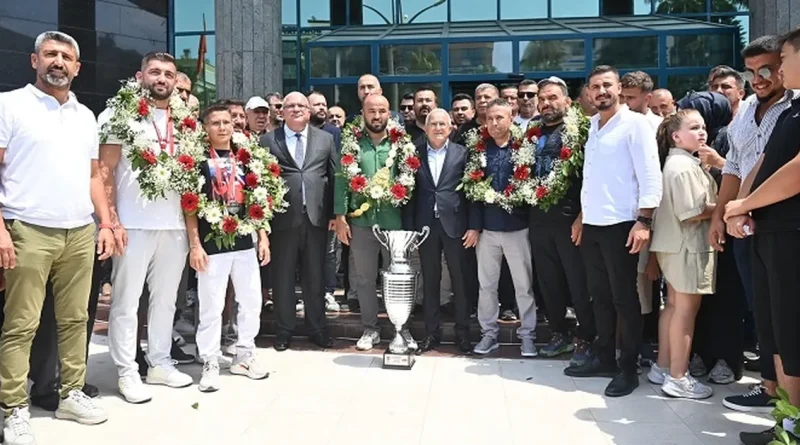 Antalya Kumluca’nın gururları törenle karşılandı