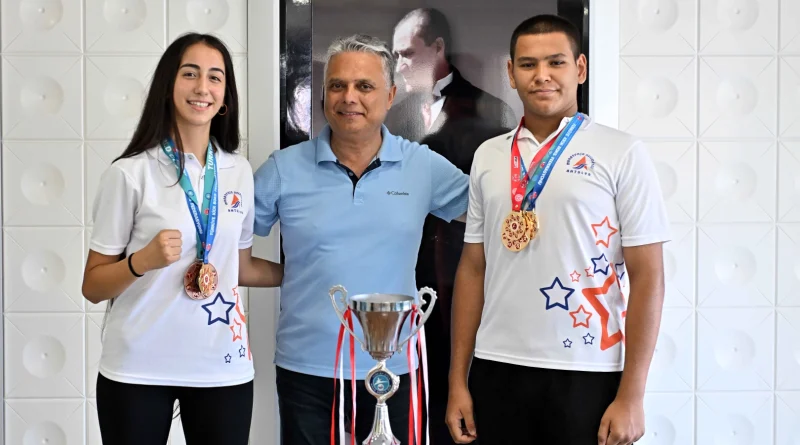 Antalya Muratpaşa’nın altın yumrukları
