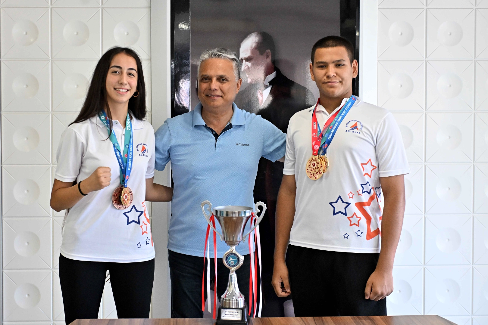 Antalya Muratpaşa’nın altın yumrukları