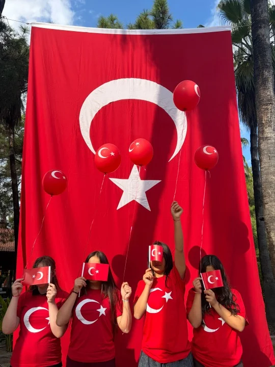 Antalya Aile ve Sosyal Hizmetler İl Müdürlüğü 29 Ekim Cumhuriyet Bayramı Coşkusunu Çocuklarla Paylaştı - Detay Görsel 1
