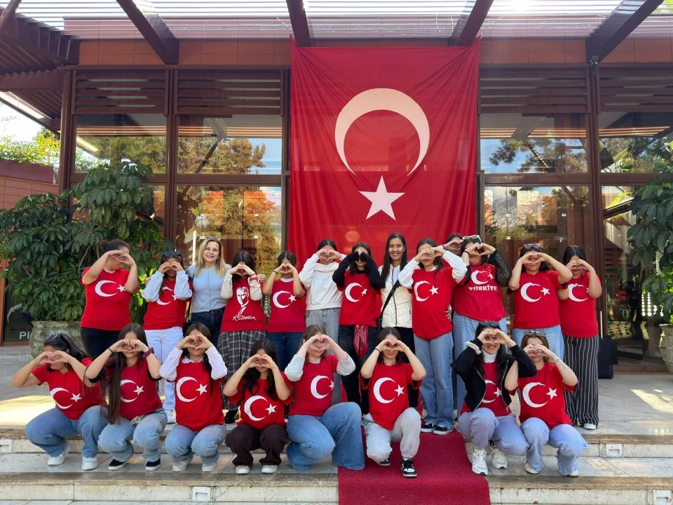 Antalya Aile ve Sosyal Hizmetler İl Müdürlüğü 29 Ekim Cumhuriyet Bayramı Coşkusunu Çocuklarla Paylaştı - Detay Görsel 2