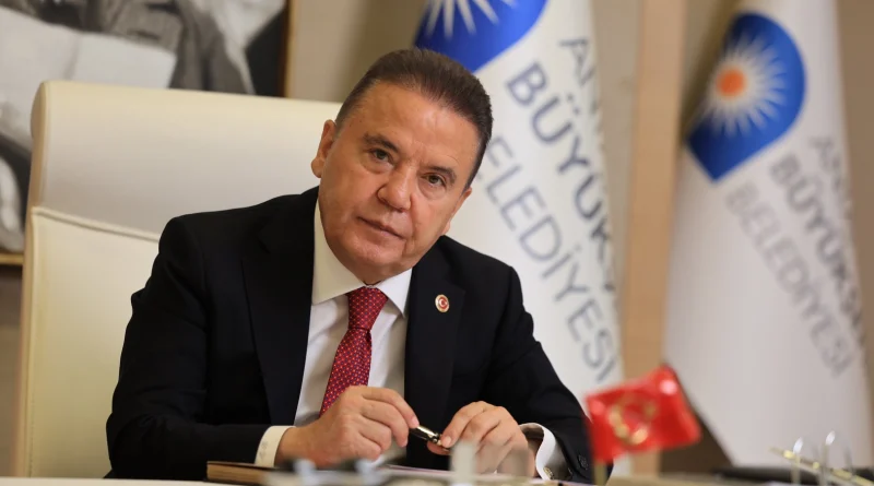 ‘Tutsak Muhittin Böcek’ten Antalyalılara mesaj