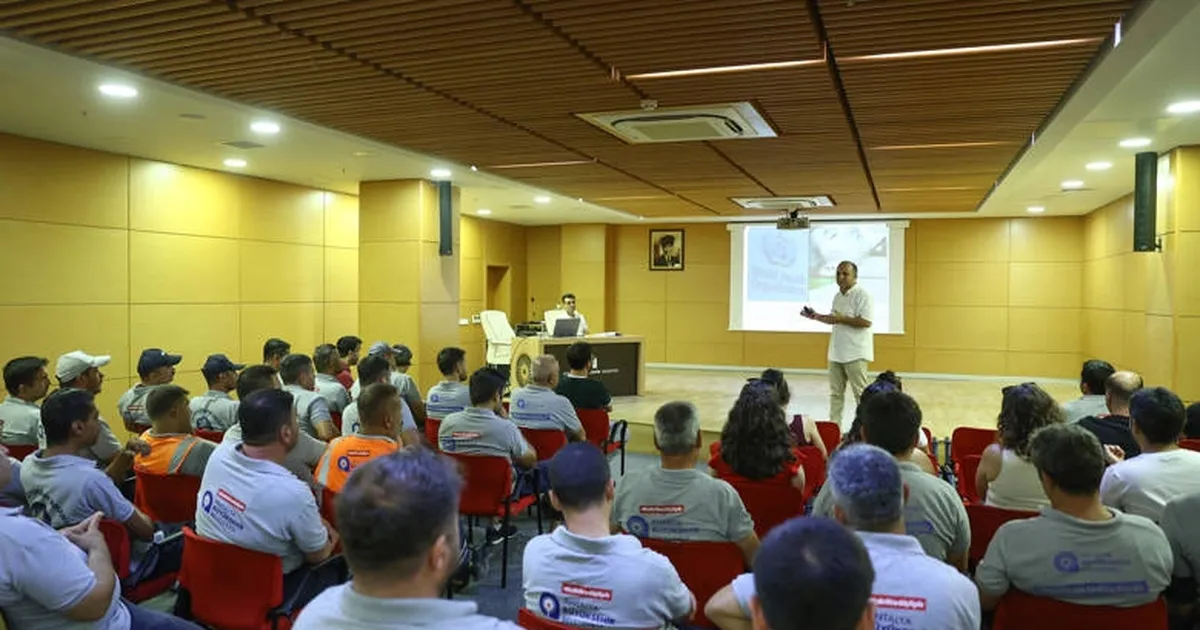 Antalya Büyükşehir’den ilaçlama personeline eğitim