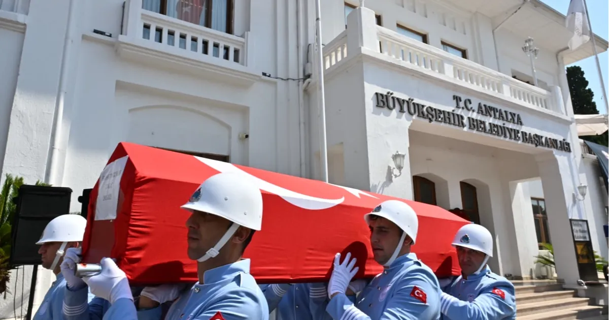 Antalya’da eski başkan son yolculuğuna uğurlandı!