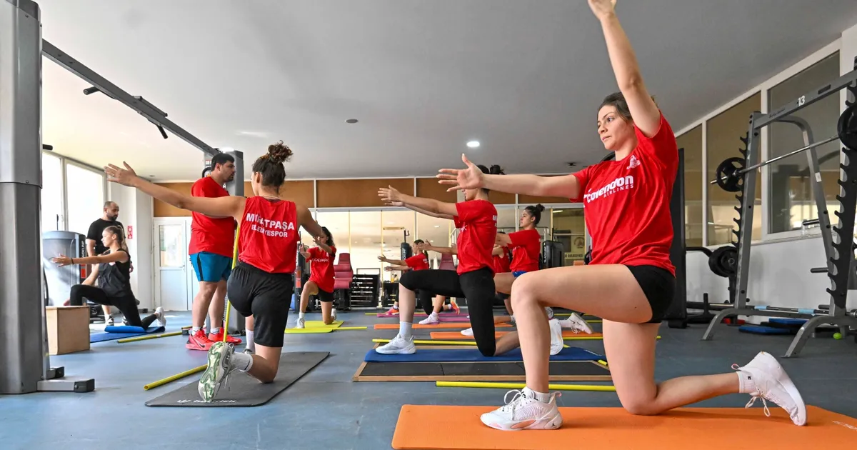 Antalya’da ‘Paşanın Sultanları’ lige iddialı hazırlanıyor