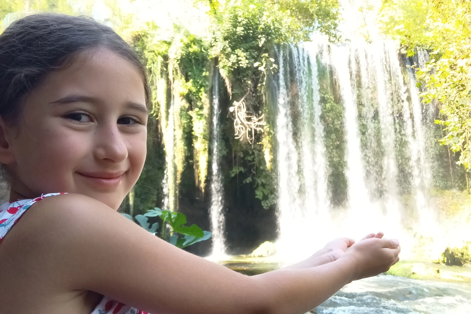 Antalya’nın serin sığınağı… Düden Şelalesi ziyaretçilerin gözdesi