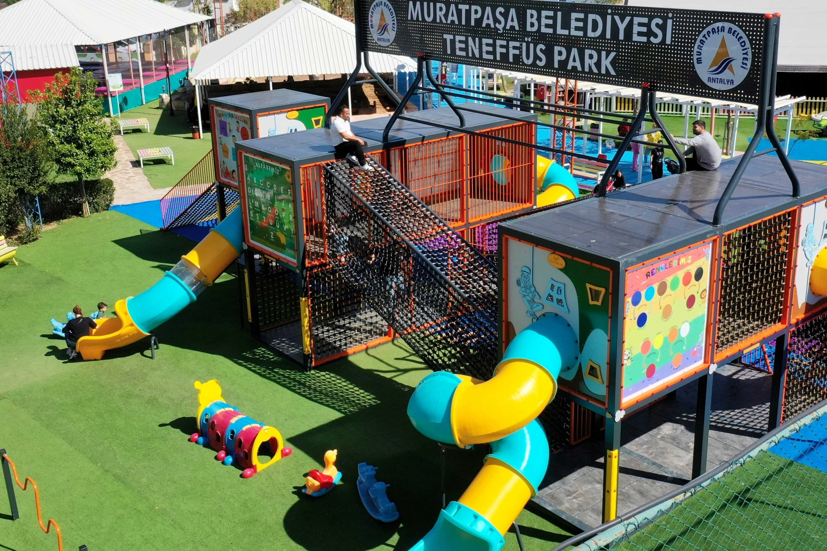 Yaz tatilinin renkli durağı: Teneffüs park 16 bin kişiyi ağırladı