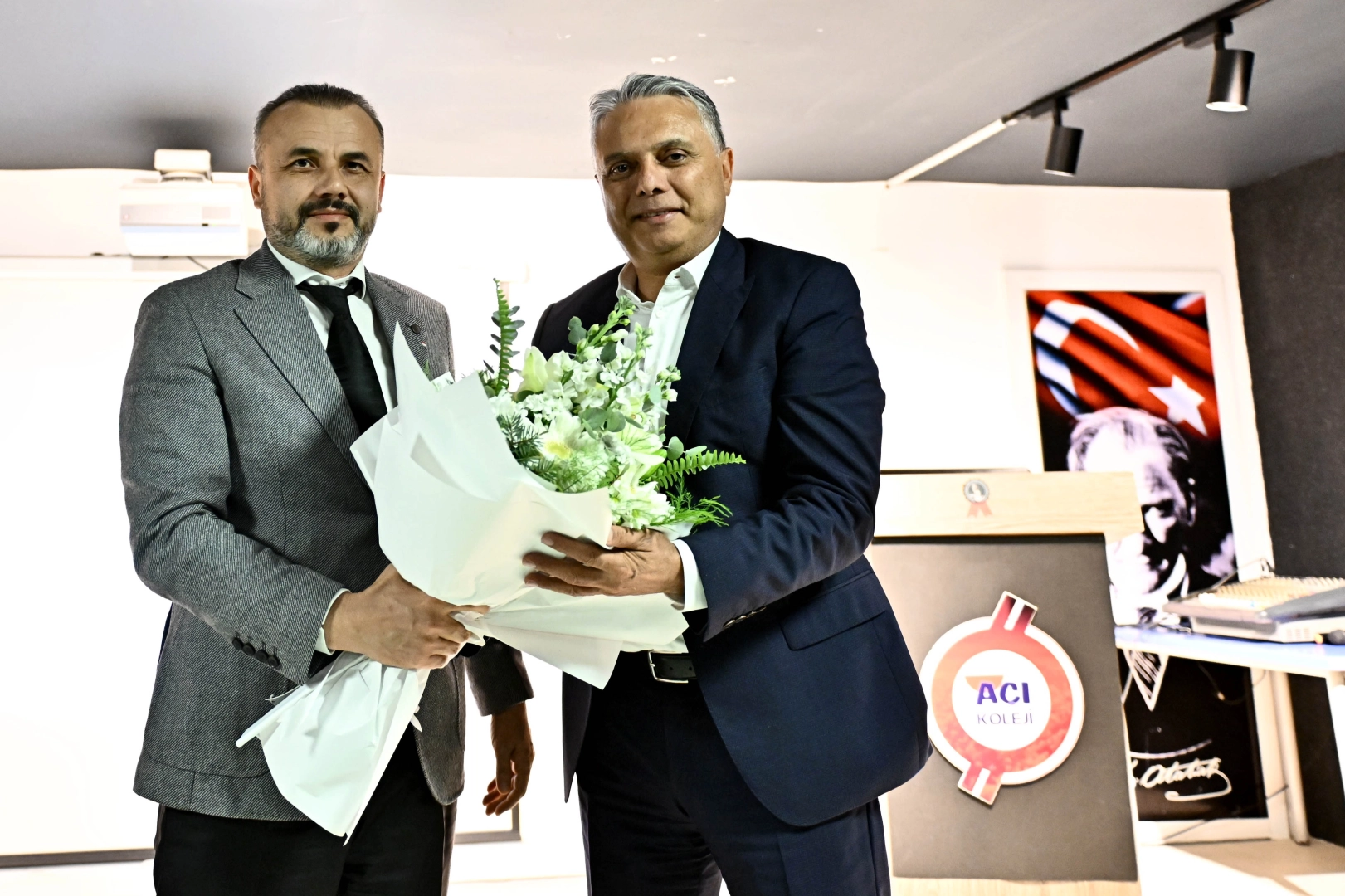 Antalya Muratpaşa’da Başkan Uysal’dan gençlere nasihat