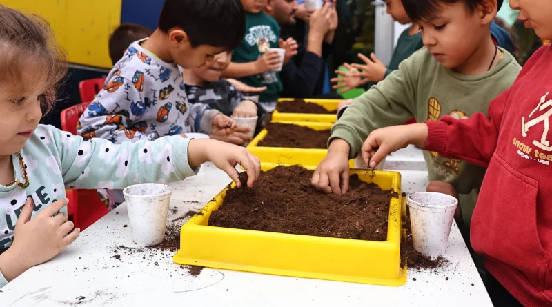 Antalya’da minik eller toprakla buluştu