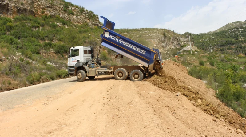 Antalya’da kırsal yollara dev yatırım
