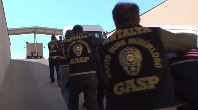 Antalya’da milyon dolarlık kripto para gaspı çetesi çökertildi