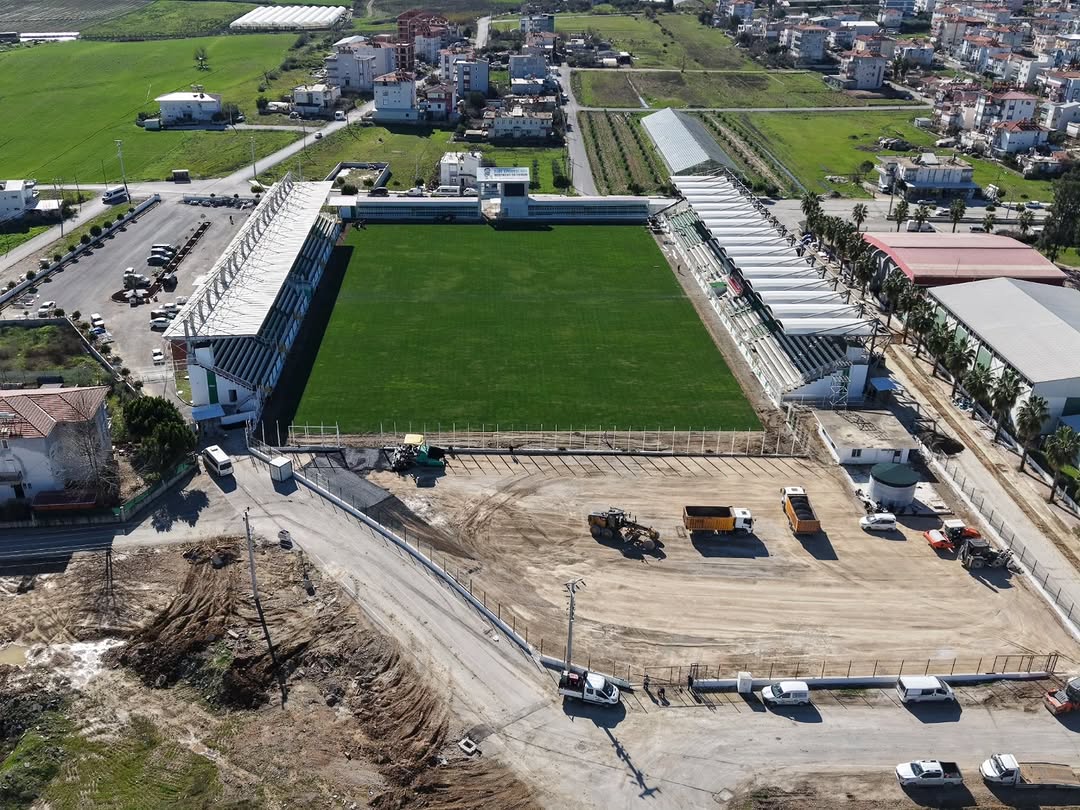 Serik’te İsmail Oğan Stadı Yenilenmesi Hızla İlerliyor