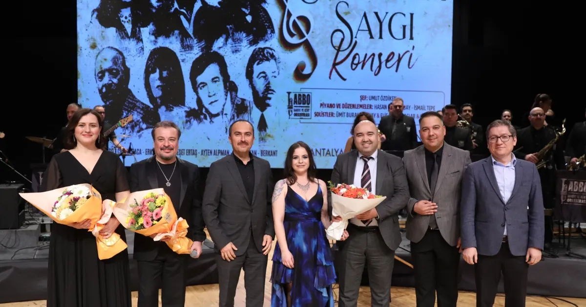 Antalya’da Türk müziğinin ustalarına saygı konseri