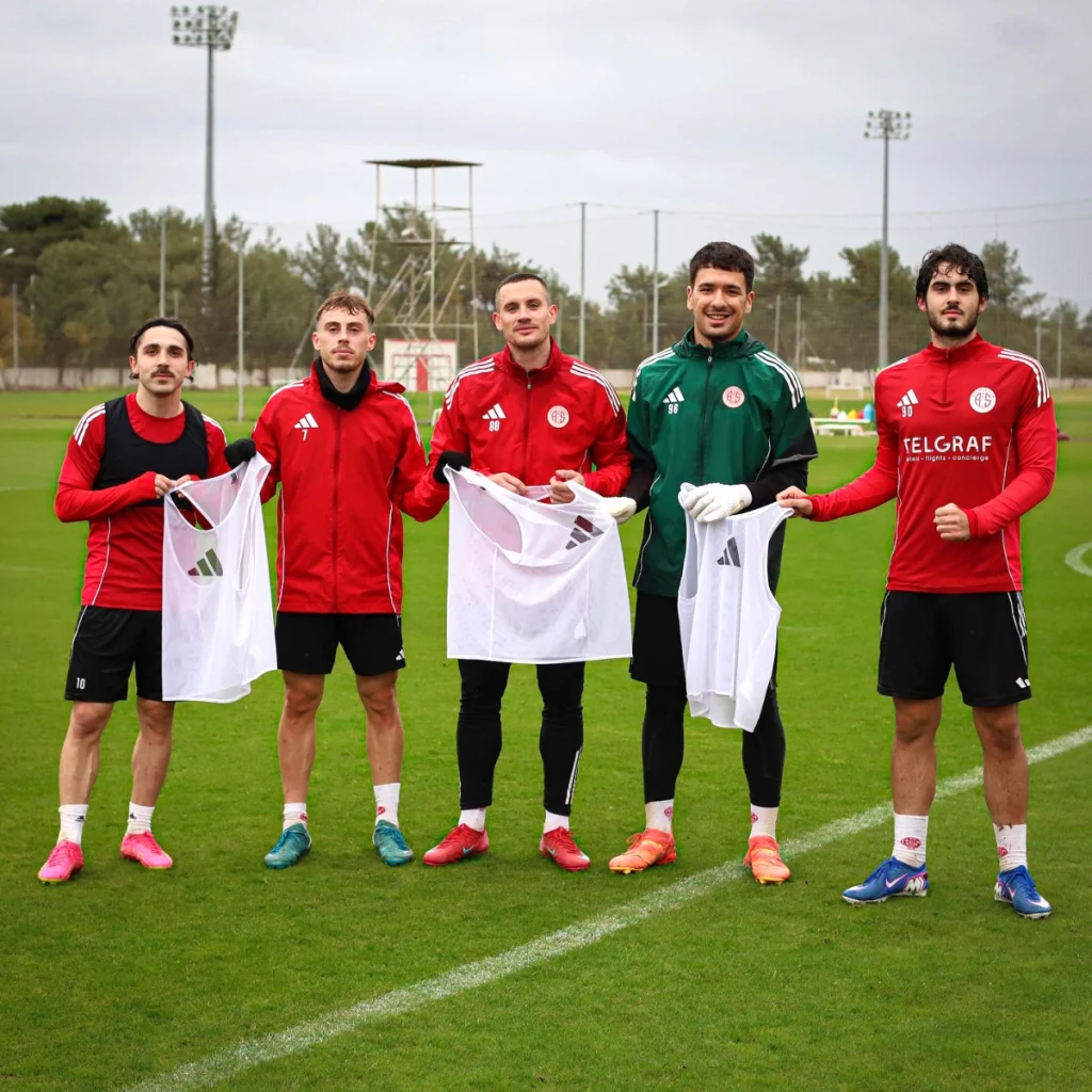 Antalya Spor FK, Ligdeki Konumunu Güçlendirmek İçin Çift Antrenman Yaptı