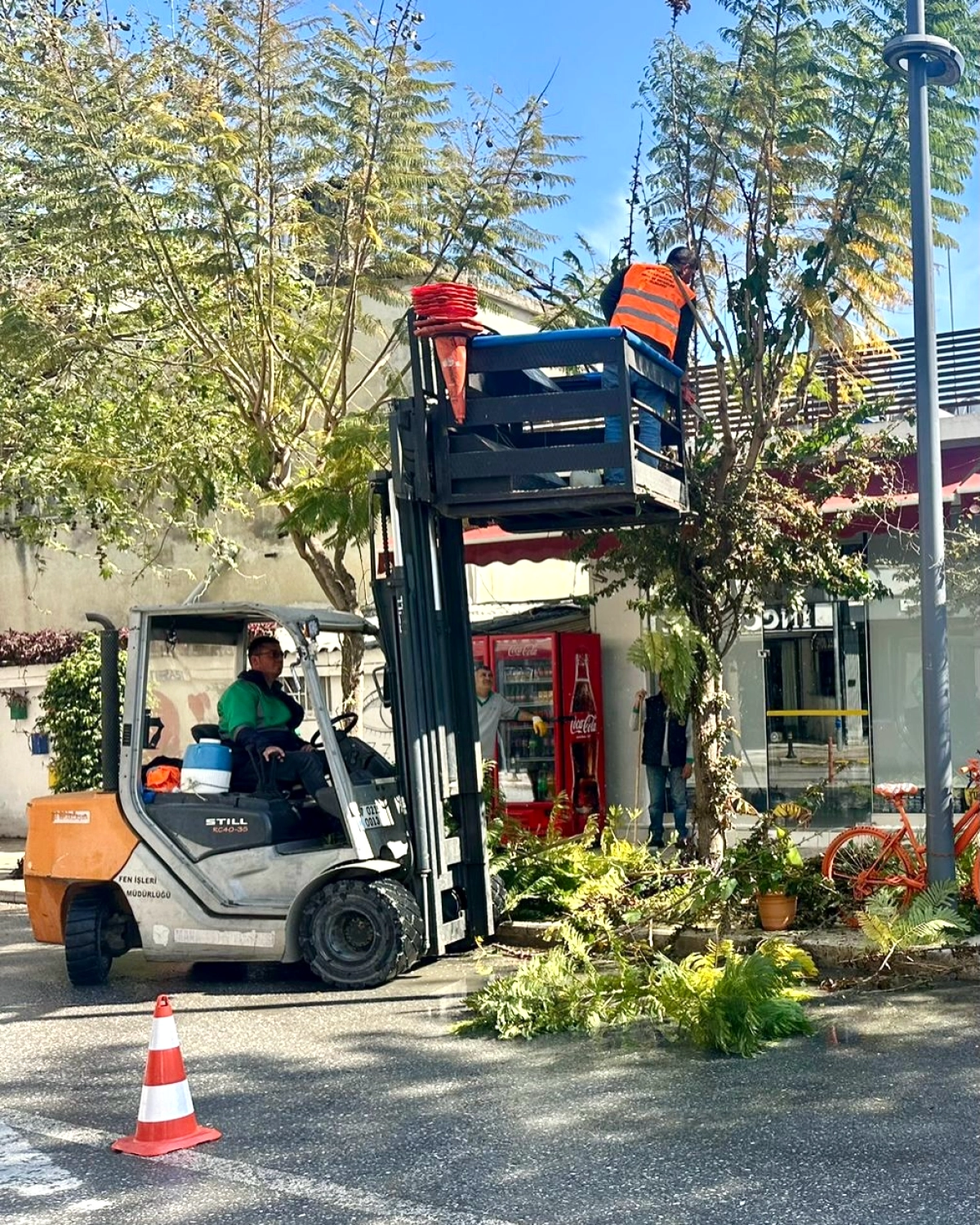 Antalya Manavgatta Park ve Bahçe Bakımı Devam Ediyor