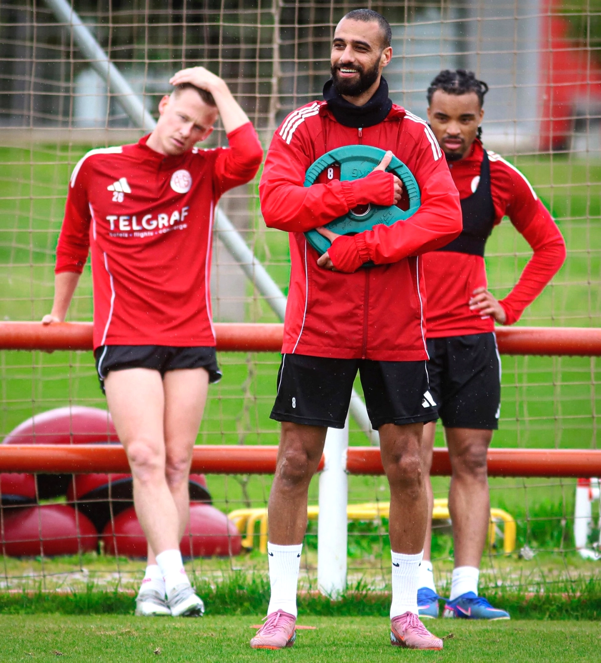 Antalyaspor, Yağmurda Lig Hazırlıklarına Hız Kesmeden Devam Ediyor