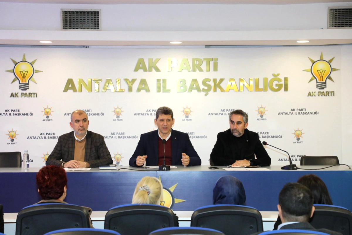 Antalya AK Parti İl Başkanlığı Haftalık Toplantısında Yerel Stratejiler ve Koordinasyon Görüşüldü