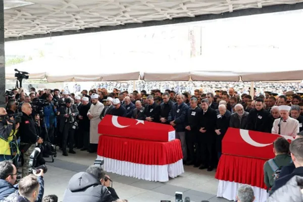 Bakan Güler, ASELSAN teknisyenleri Kahraman ve Can’ın cenaze törenine iştirak etti