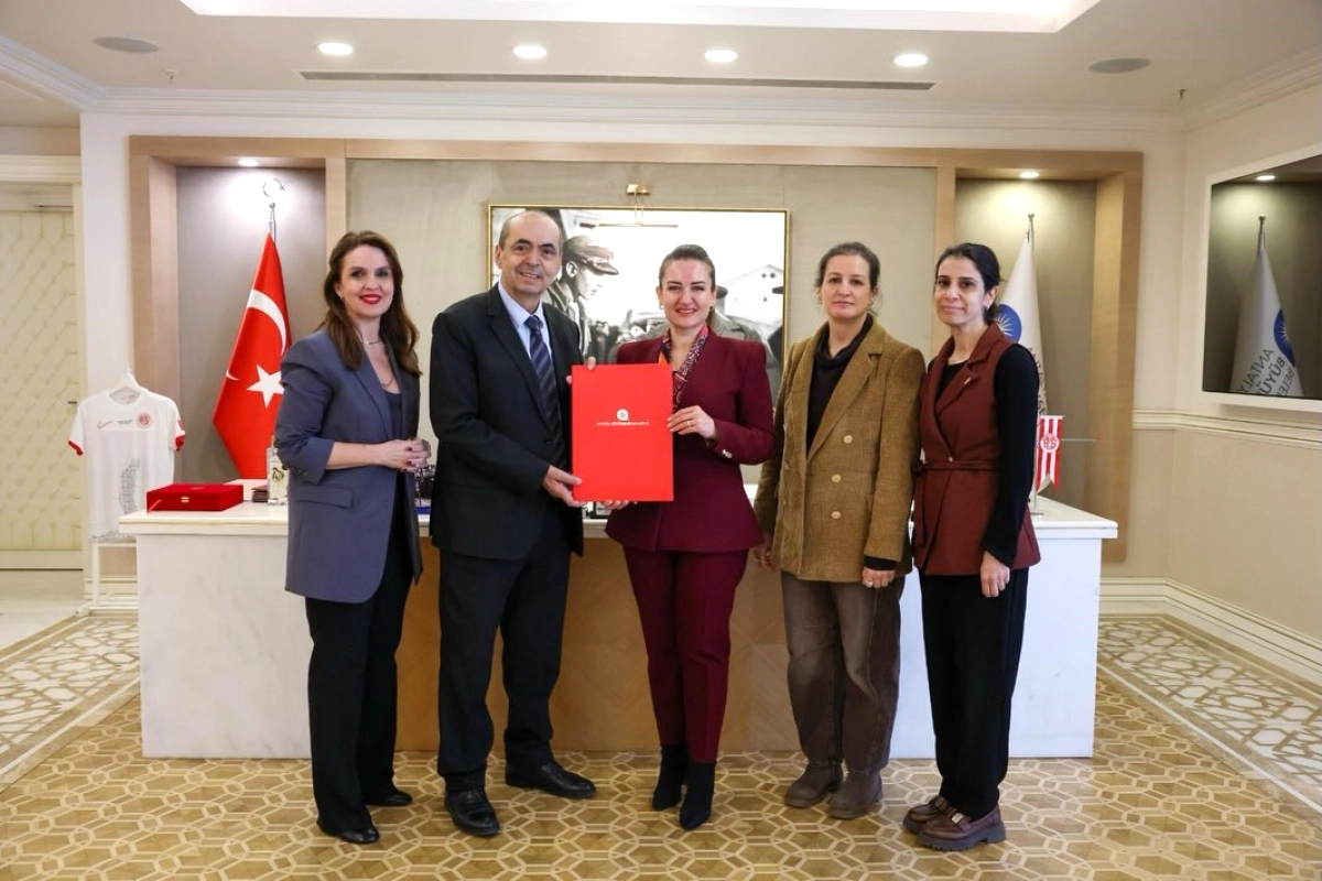 Çevre Dostu Çiftçi Kartı Gazipaşa’da: Ödüllü Proje 8. İlçeye Ulaştı