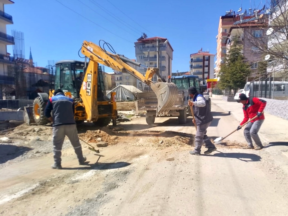 Elmalı Belediyesi Yol Bakım Çalışmalarını Hızlandırdı: 24 Mart’ta Tüm Mahallelerde Aktif Araştırma