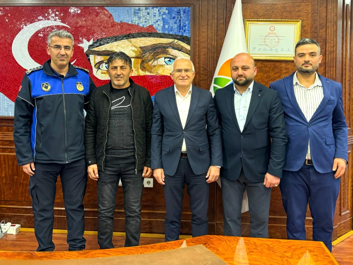 Kumluca Pazarcılar Derneği Yönetimi, Antalya Kumluca Belediyesi’ni Ziyaret Etti