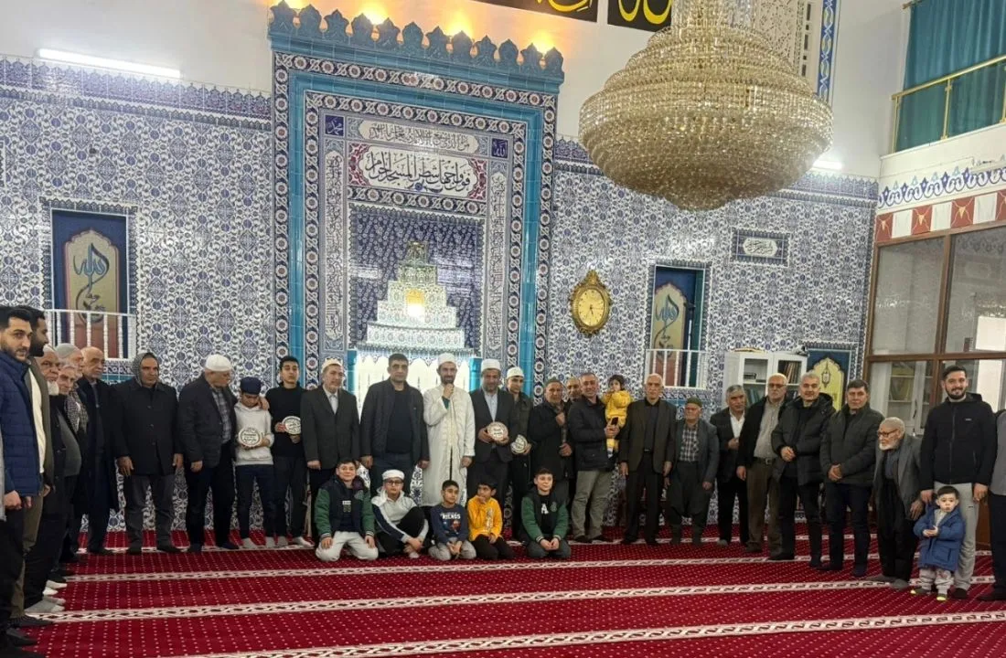 KUR’AN BÜLBÜLLERİNE PLAKET