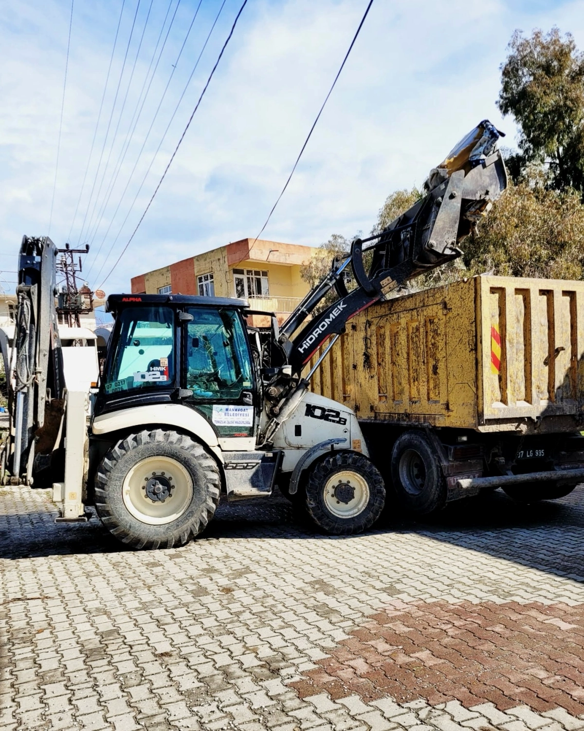 Manavgat Belediyesi Bahçe Atıklarını Temizliyor: İlçe Daha Düzenli Bir Görünüme Kavuşuyor