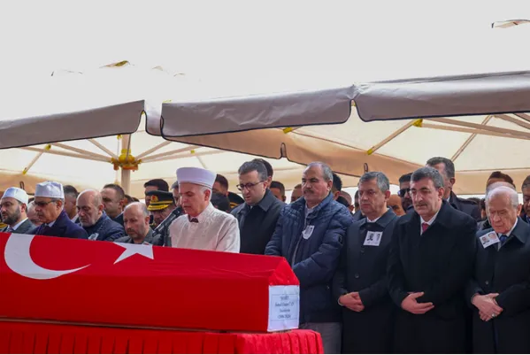 Özel, ASELSAN teknisyenleri Kahraman ve Can’ın cenaze törenine iştirak etti