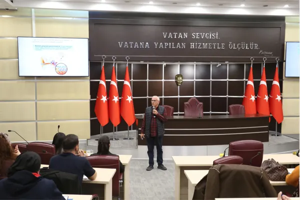Kepez’de “Duyarlı” Eğitim: Yaşlılarla İletişimin Şifreleri Çözüldü!