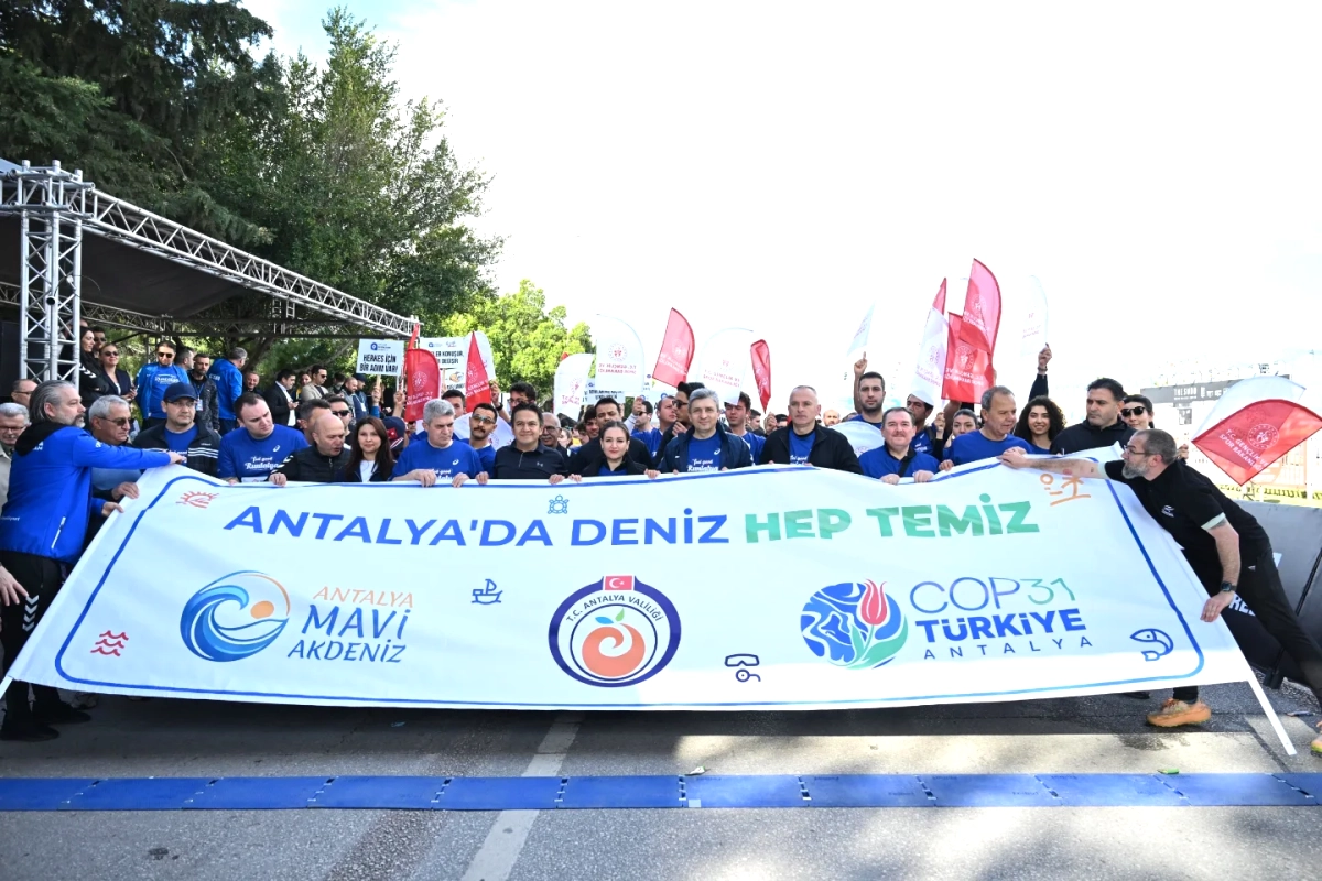 82 Ülkeden 10 Bin Koşucu Antalya’da Bir araya geldi: Runtalya Maratonu Start Aldı