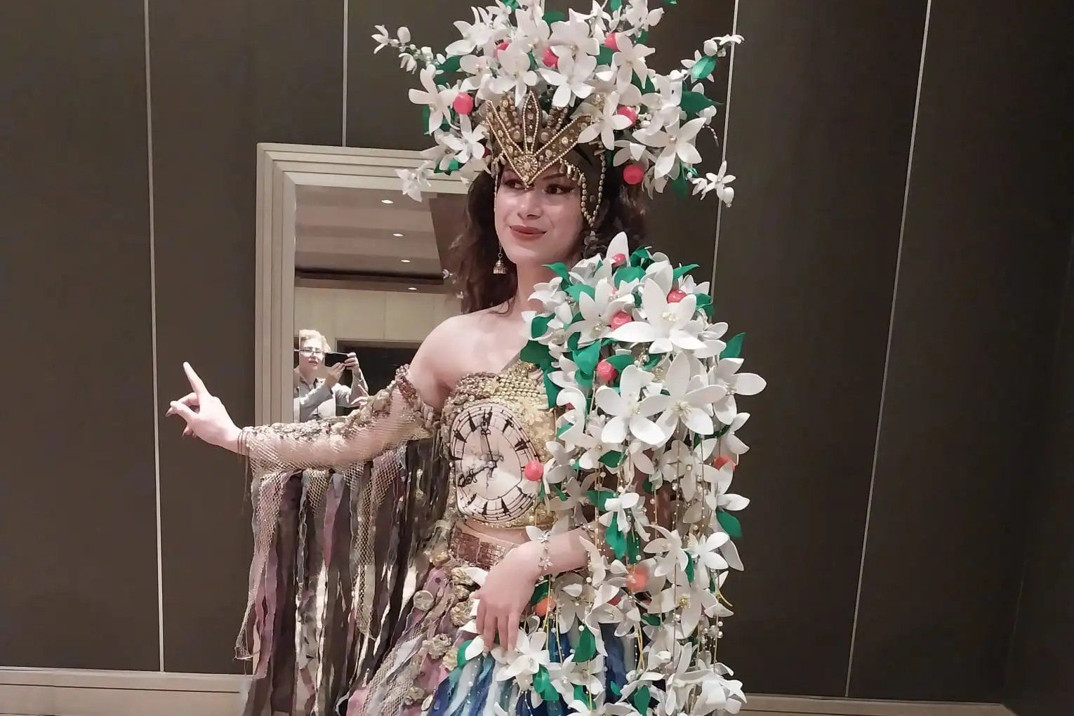 Adana’da Uzunköprü Rüzgarı: Moda Tasarımcısı Güzin Vardar Türkiye Birincisi Oldu