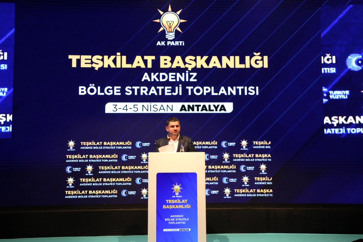 Ak Parti Akdeniz Bölge Strateji Toplantısı’nda Önemli İsimler Konuştu