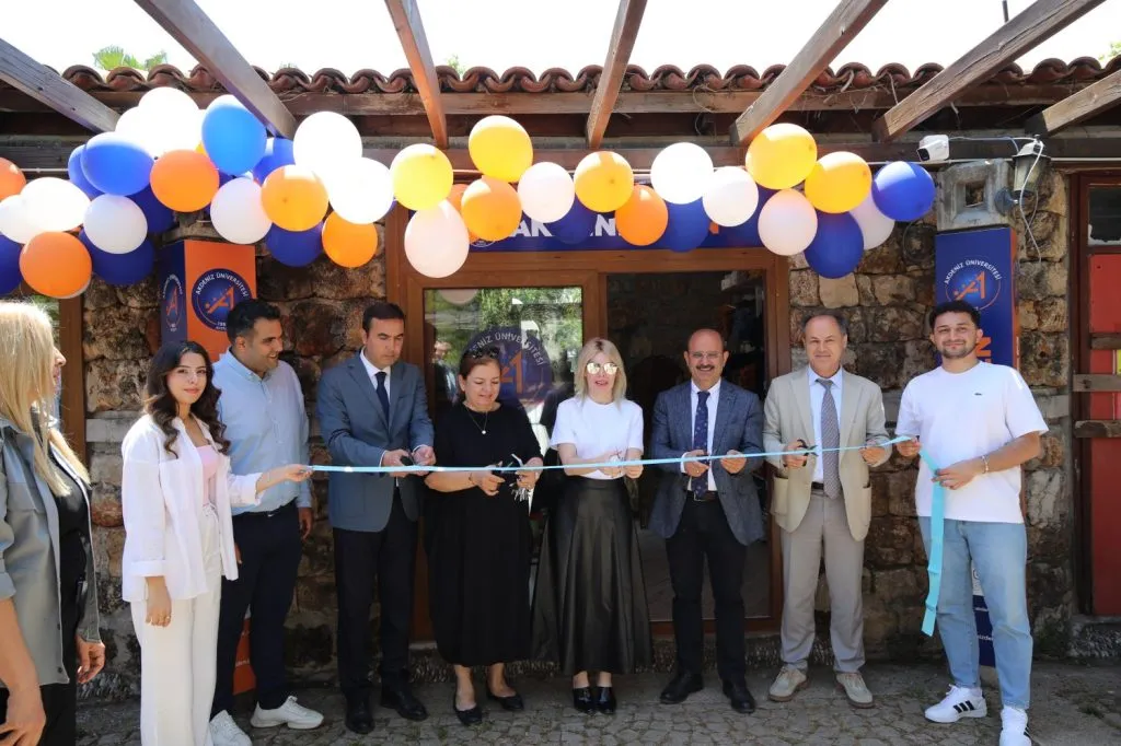 Akdeniz Üniversitesi’nde Logolu Ürün Mağazası Hizmete Girdi