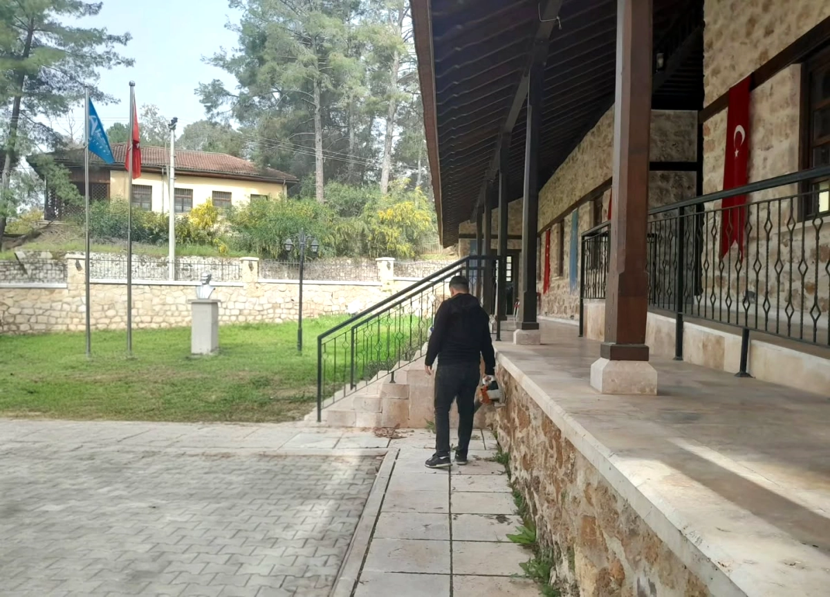 Aksu’da Ortak Kullanım Alanları İçin Kapsamlı Temizlik Çalışması