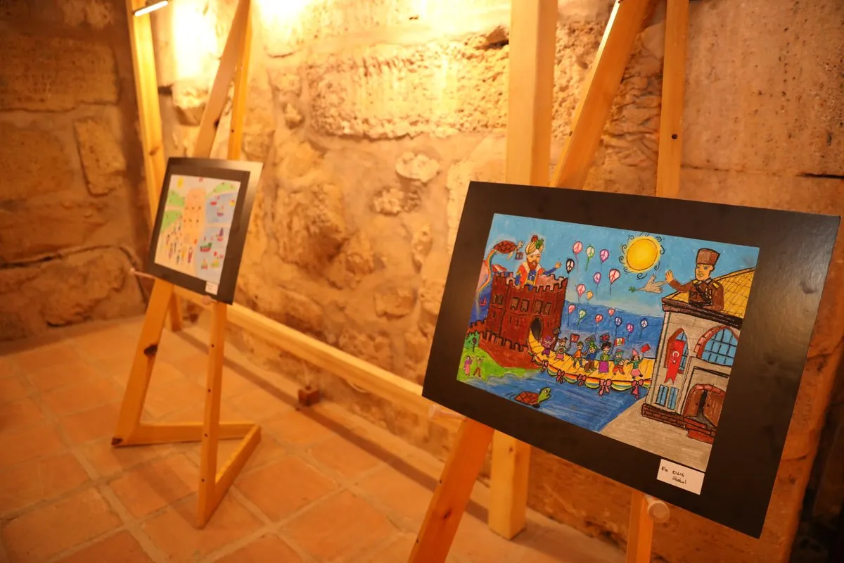 Alanya’da 23 Nisan Coşkusu: Çocuk Gözüyle Kızılkule Sergisi Açıldı