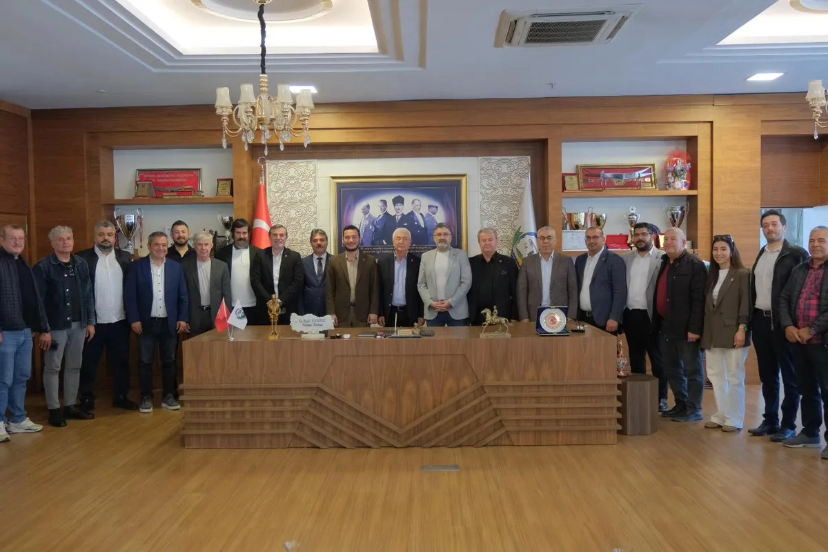 Antalya CHP İl Başkanlığı, Serik Belediye Başkanı Kumbul’u Ziyaret Etti