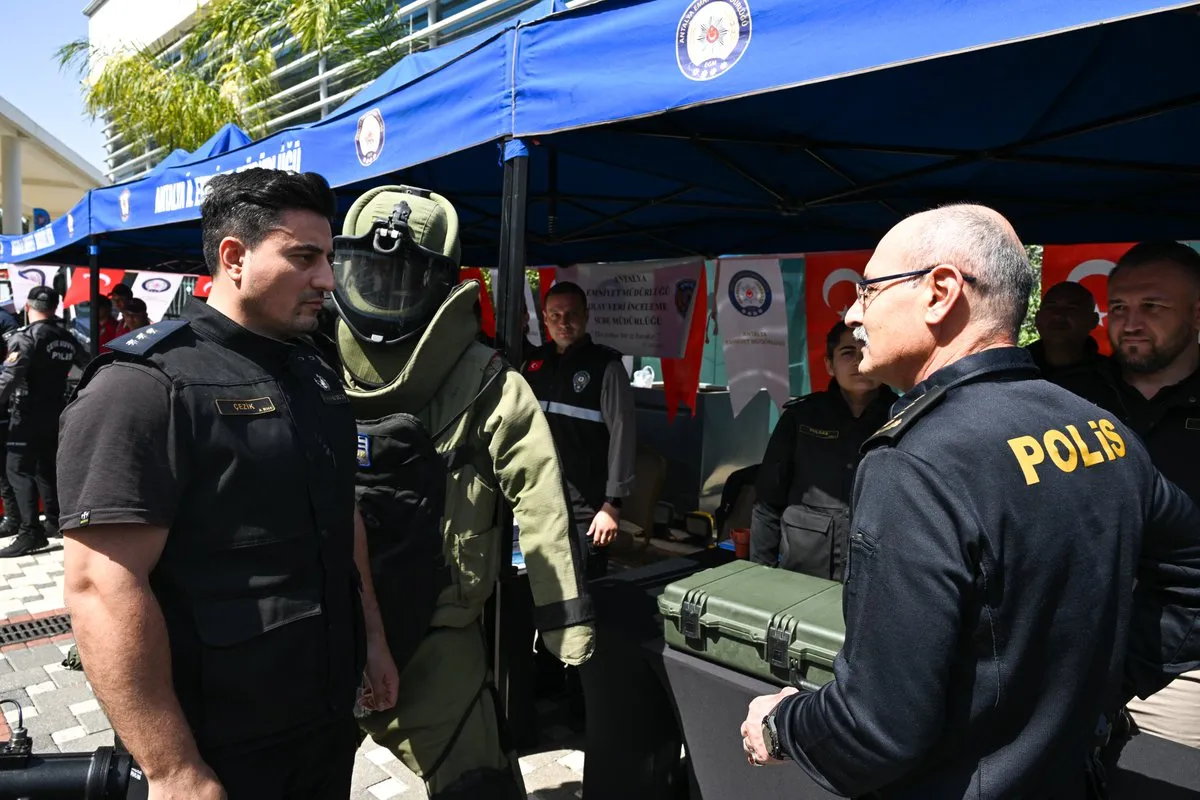 Antalya Emniyet Müdürlüğü Gençlere Kariyer ve Üretim Çağrısı Yapıyor