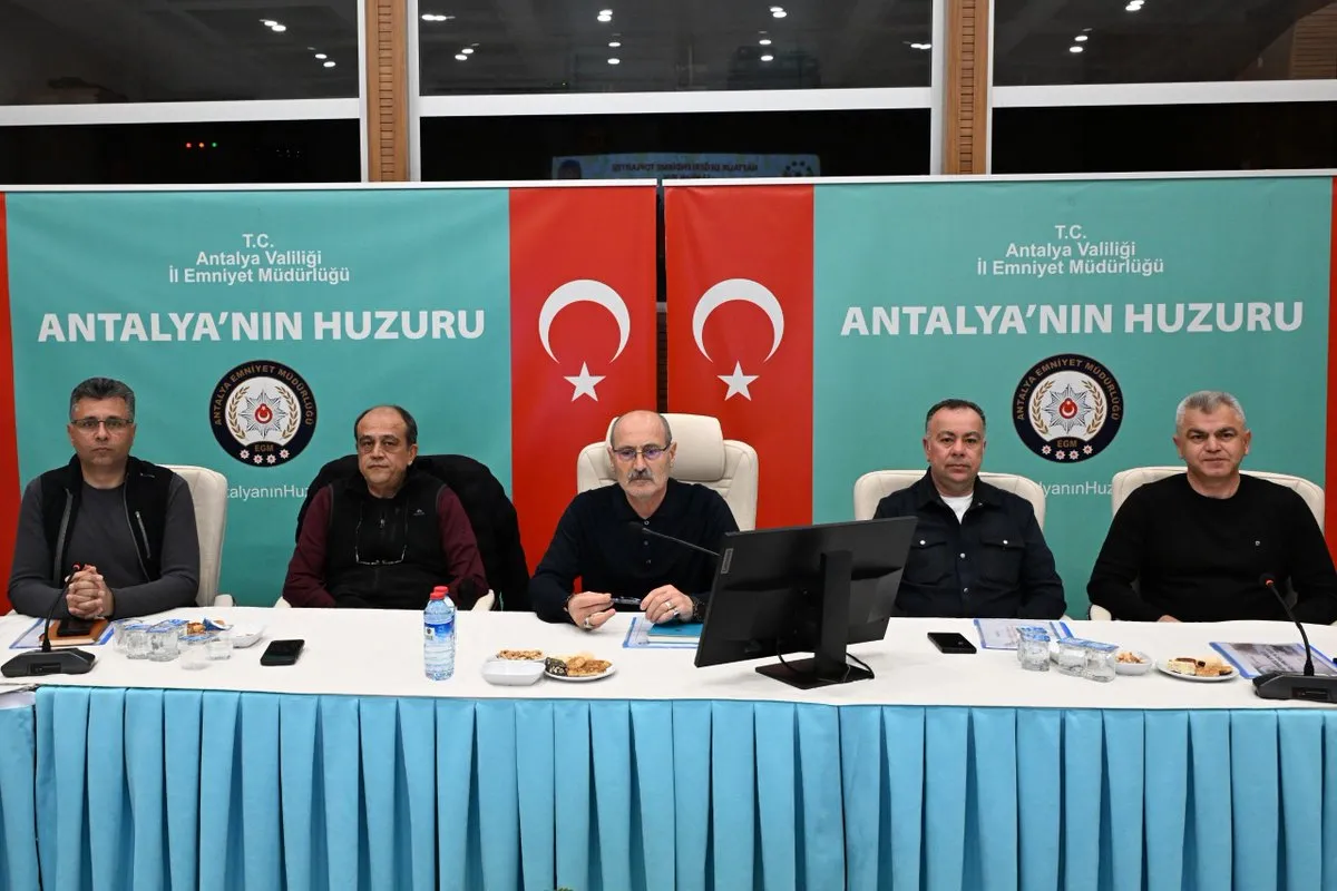 Antalya Emniyet Müdürlüğü Haftalık Güvenlik Toplantısını Gerçekleştirdi
