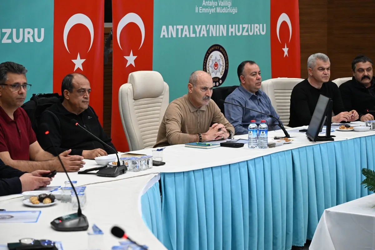 Antalya Emniyet Müdürlüğü’nde Haftalık Güvenlik Değerlendirmesi Yapıldı