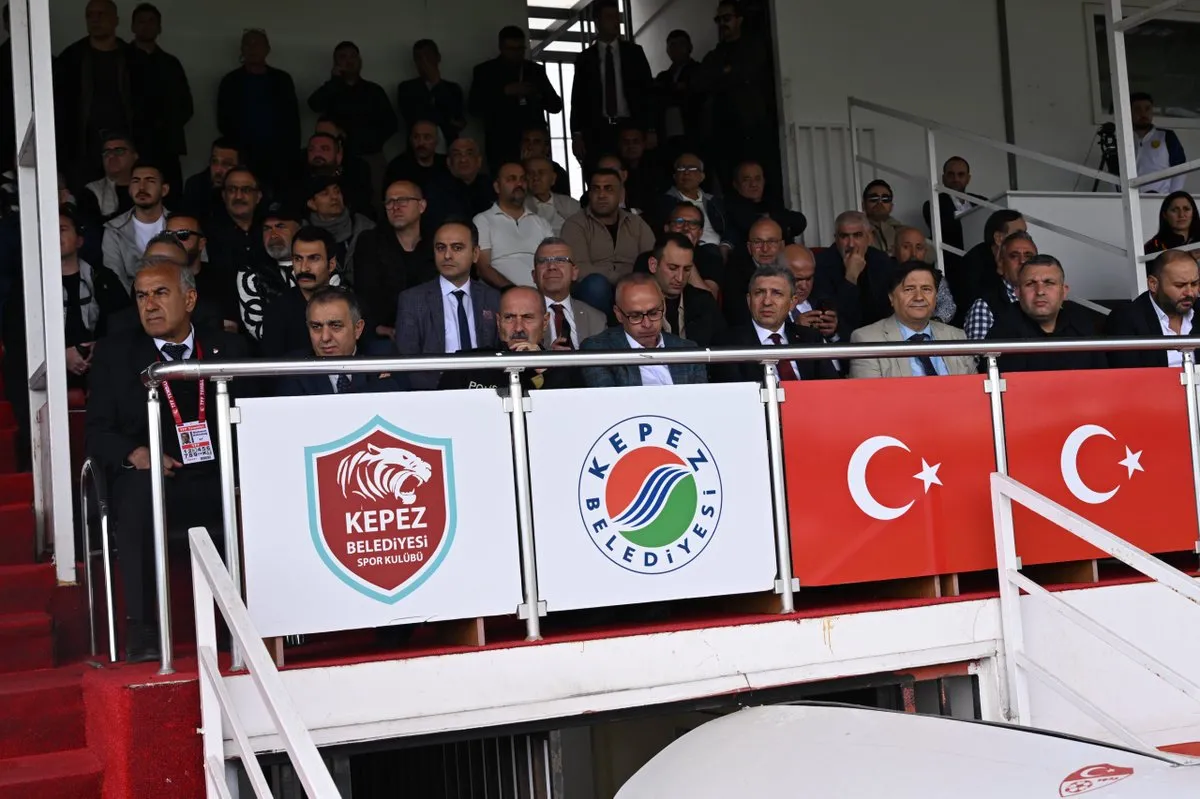 Antalya Valisi ve Emniyet Müdürü, Kepezspor – Ankaragücü Maçını Tribünden İzledi