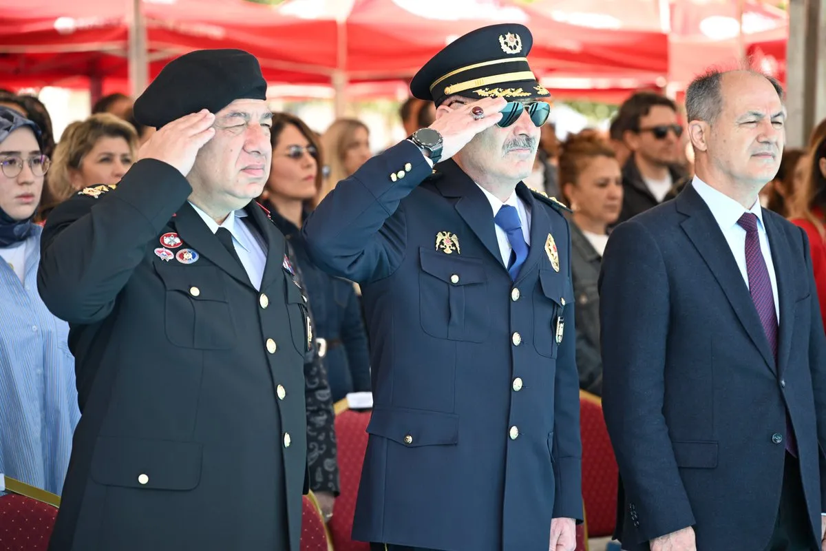 Antalya’da 23 Nisan Coşkusu: Çocuklar ve Protokol Beach Park’ta Buluştu