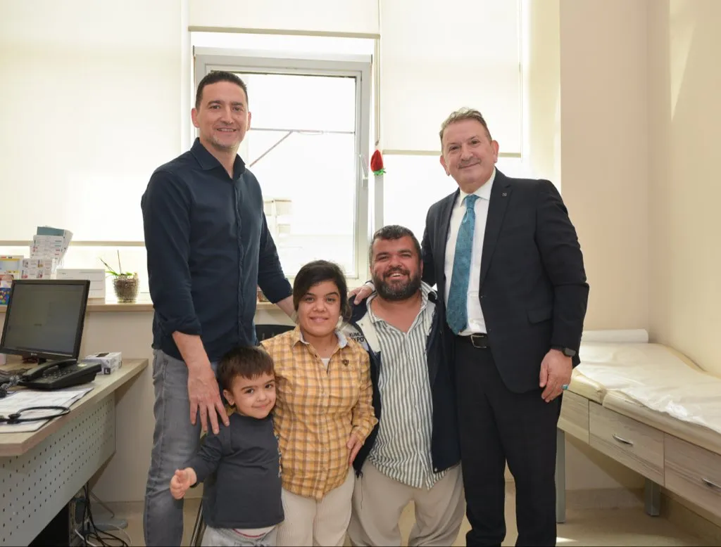 Antalya’da Çocuk Sağlığı Polikliniğinde Sürpriz Ziyaret: İl Müdürü Hastaların Yanında