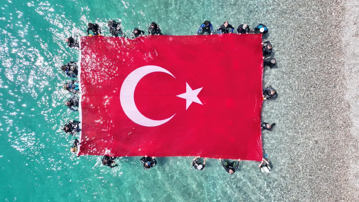 Antalya’da Deniz Dibi Temizliği: Mavi Akdeniz İçin İlk Adım Atıldı